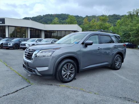 Used 2022 Nissan Pathfinder SV AWD/4WD image 1