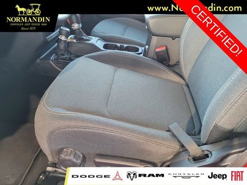Used 2025 Jeep Wrangler Unlimited Sahara w/ Safety Group AWD/4WD image 17