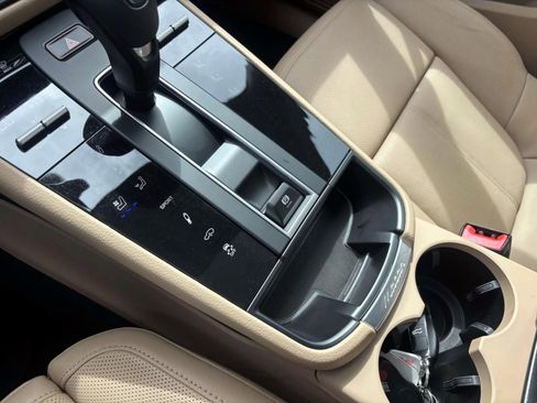 Used 2025 Porsche Macan image 33