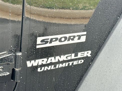 Used 2017 Jeep Wrangler Unlimited Sport w/ Quick Order Package 24S AWD/4WD image 17