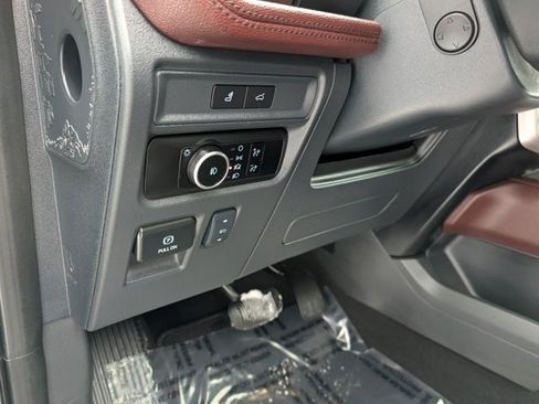 Used 2024 Ford Expedition Max Limited image 10