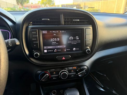 Used 2023 Kia Soul LX w/ Option Group 015 FWD image 18