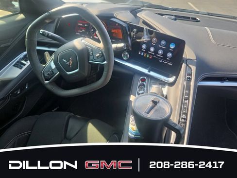 Used 2021 Chevrolet Corvette Stingray Coupe w/ Z51 Performance Package RWD image 17