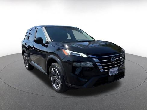 Used 2025 Nissan Rogue SV FWD image 3