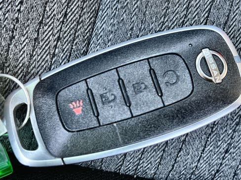 Used 2023 Nissan Rogue SV FWD image 21