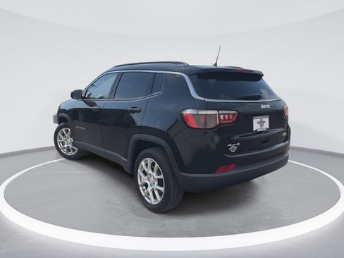 Used 2024 Jeep Compass Latitude AWD/4WD image 7