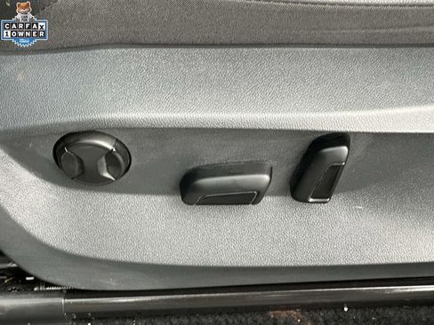 Used 2022 Volkswagen Tiguan SE w/ Panoramic Sunroof Package AWD/4WD image 18