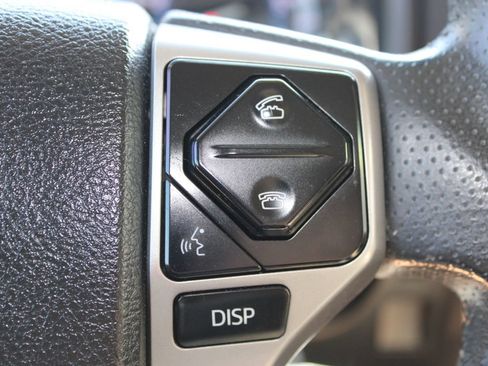 Used 2018 Toyota 4Runner SR5 Premium AWD/4WD image 30