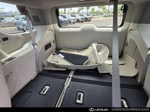 Used 2024 Cadillac Escalade Premium Luxury Platinum w/ Heavy-Duty Trailer Package AWD/4WD image 28