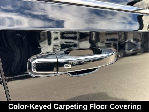 Used 2022 Chevrolet Suburban High Country w/ Premium Package image 32