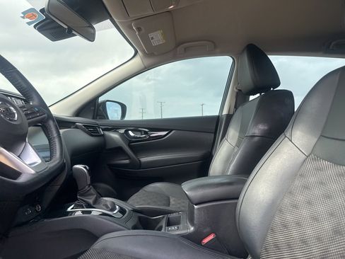 Certified 2022 Nissan Rogue Sport SV w/ Technology Package image 38