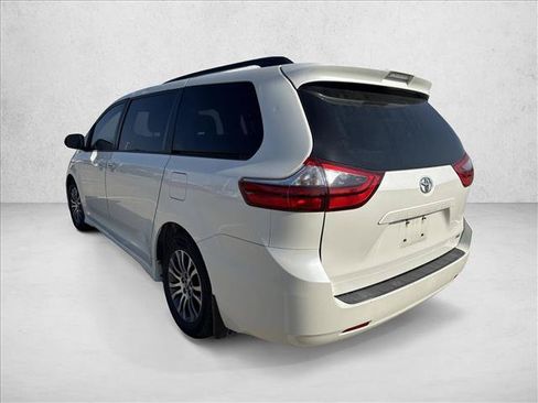 Used 2020 Toyota Sienna XLE FWD image 8