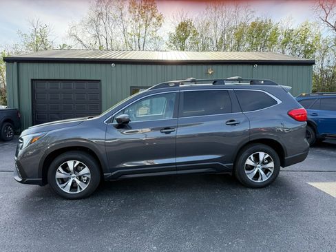Used 2025 Subaru Ascent Premium image 3