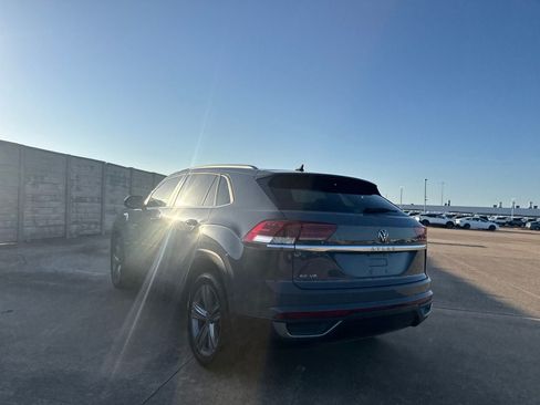 Used 2020 Volkswagen Atlas Cross Sport SE w/ Panoramic Sunroof Package FWD image 15