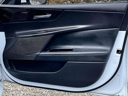 Used 2017 Jaguar XE First Edition image 21