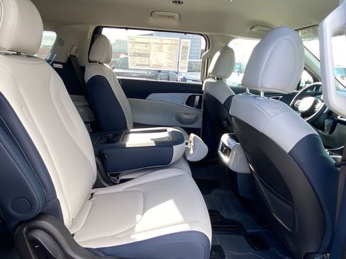 New 2026 Kia Carnival EX image 21