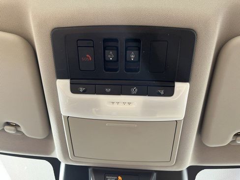 Used 2021 Nissan Rogue Platinum FWD image 30