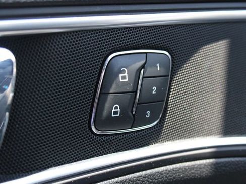 Used 2019 Ford Explorer Limited w/ Class III Trailer Tow Package FWD image 4