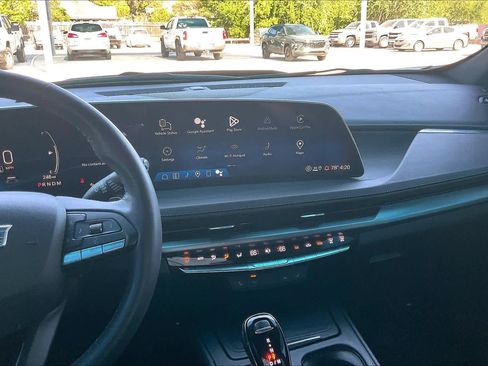 Used 2024 Cadillac XT4 Luxury w/ Cold Weather Package image 7