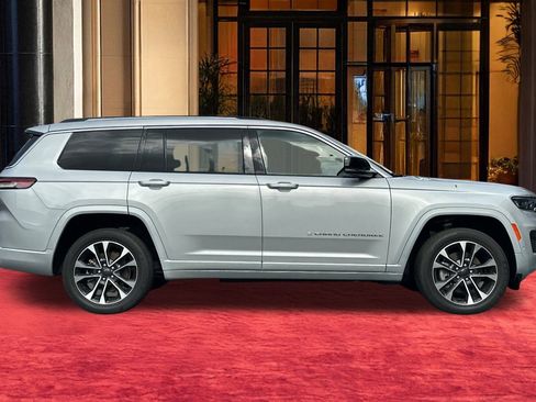 Used 2022 Jeep Grand Cherokee L Overland w/ Luxury Tech Group IV image 9