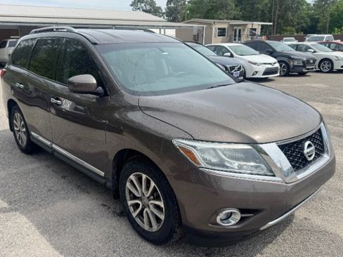 Used 2015 Nissan Pathfinder SL image 1