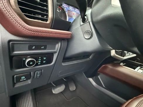 Used 2024 Ford Expedition Limited image 31