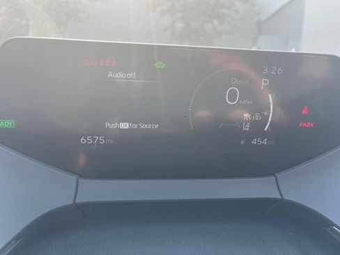 Used 2025 Toyota Prius XLE FWD image 18