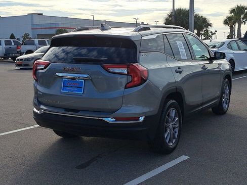 Used 2024 GMC Terrain SLT image 3