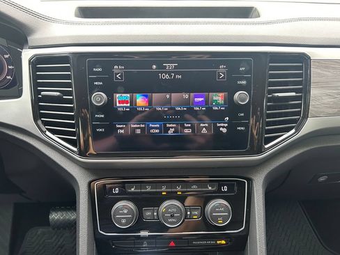 Used 2022 Volkswagen Atlas Cross Sport SE AWD/4WD image 21