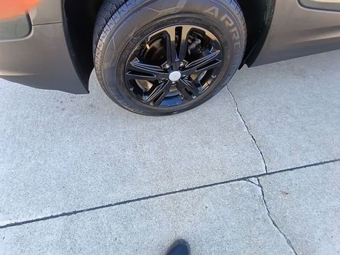 Used 2018 GMC Terrain SLE w/ Driver Convenience Package image 3