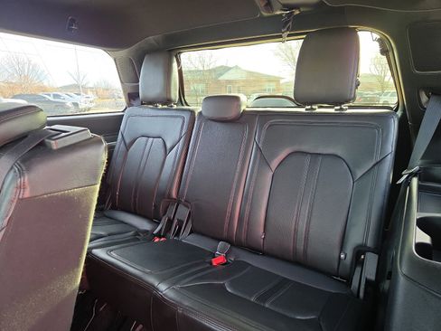 Used 2020 Ford Expedition Limited image 10