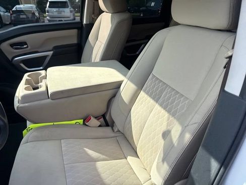Used 2018 Nissan Titan SV AWD/4WD image 15