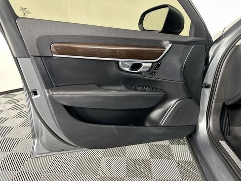 Used 2018 Volvo S90 T6 Momentum w/ Convenience Package image 27