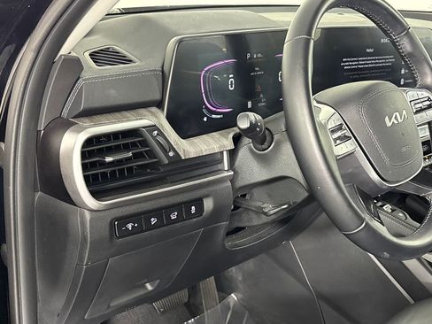 Used 2024 Kia Telluride EX w/ EX Captain's Chair Package image 12