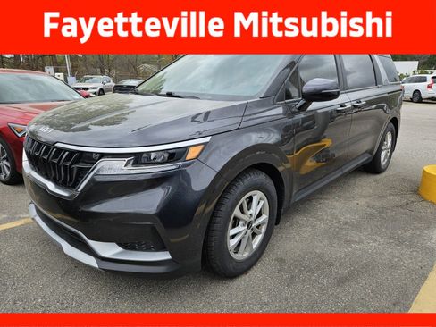 Used 2024 Kia Carnival LX image 7