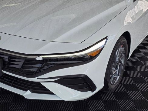 New 2026 Hyundai Elantra Hybrid FWD image 9