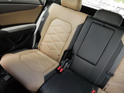 Certified 2025 Volkswagen Atlas Cross Sport SE AWD/4WD image 12