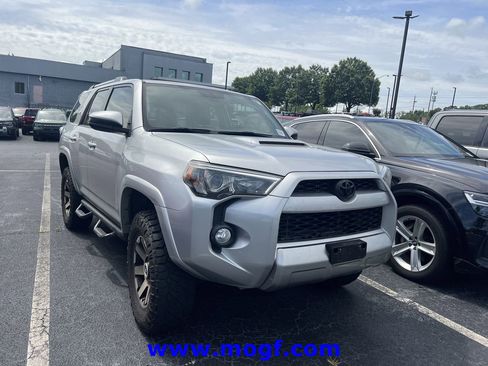 Used 2018 Toyota 4Runner TRD Off-Road AWD/4WD image 4