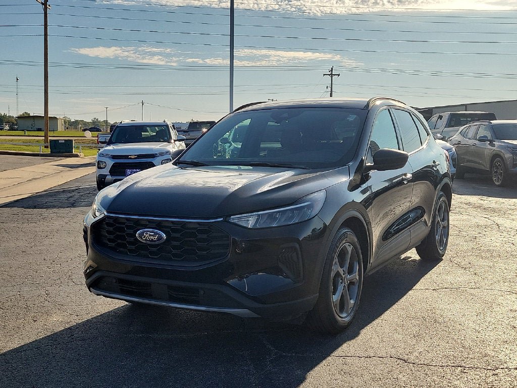 Used 2025 Ford Escape ST-Line FWD image 2