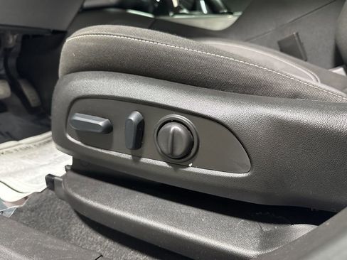 Used 2025 Chevrolet Blazer LT FWD image 16