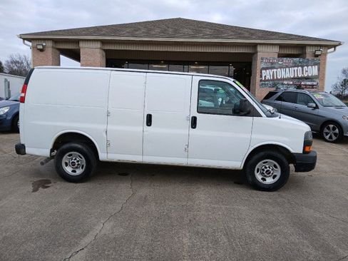 Used 2018 GMC Savana 2500 w/ Driver Convenience Package image 2