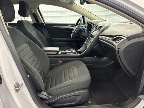 Used 2020 Ford Fusion SE FWD image 34