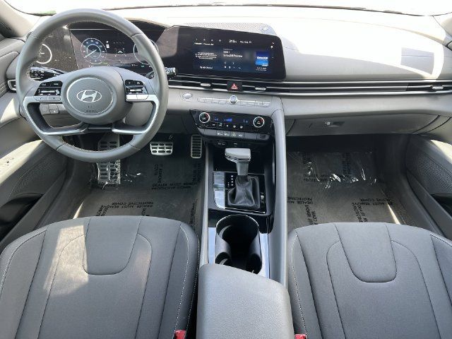 Used 2025 Hyundai Elantra SEL FWD image 17