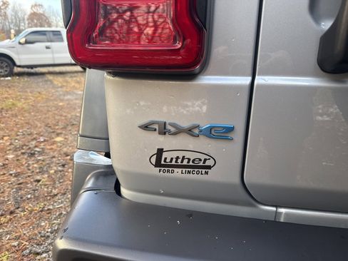 Used 2024 Jeep Wrangler Unlimited Rubicon 4xe image 10