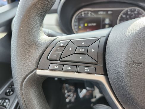 Used 2021 Nissan Versa SV image 32