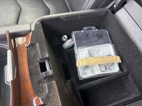 Used 2019 Cadillac Escalade ESV Luxury image 28