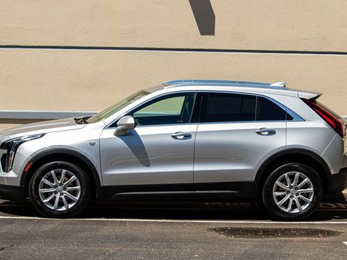 Used 2021 Cadillac XT4 Luxury w/ Cold Weather Package AWD/4WD image 5
