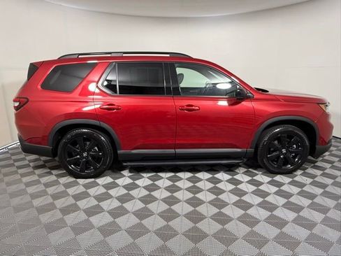 Used 2025 Honda Pilot Black Edition image 7