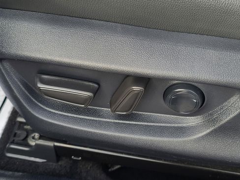 Used 2025 Toyota Camry SE image 12