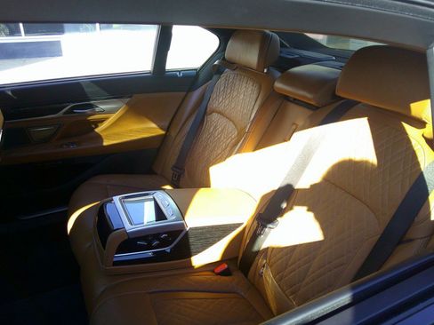 Used 2021 BMW 750i xDrive w/ Luxury Rear Seating Package AWD/4WD image 51